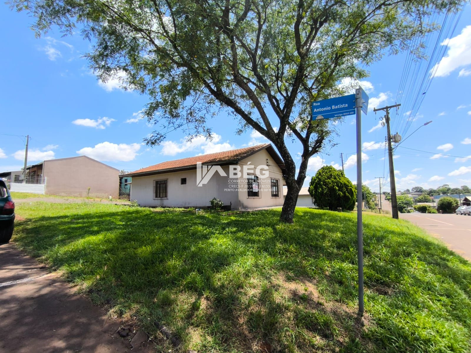 Vendo Casa de Esquina no Bairro Ipiranga em Marmeleiro- PR.