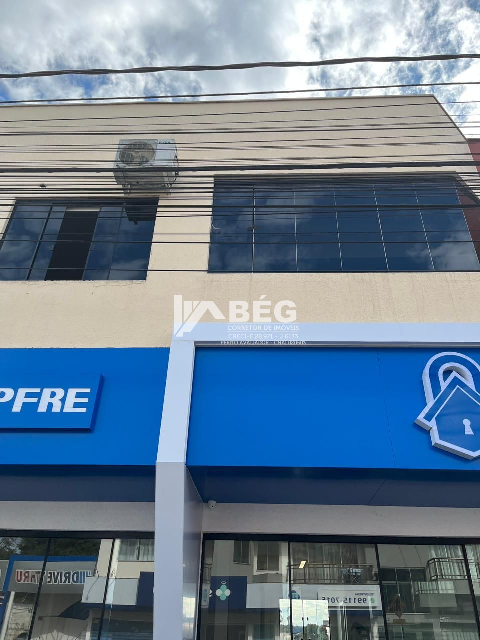 Vendo Apartamento no 2 Piso em excelente Localiza��o na Avenida Uni�o da Vit�ria