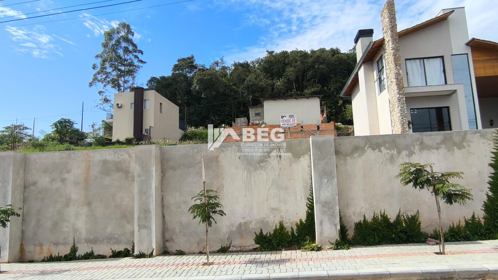 Vendo Lote de 300 m� no Bairro Pedra Branca com uma Excelente vis�o para cidade 
