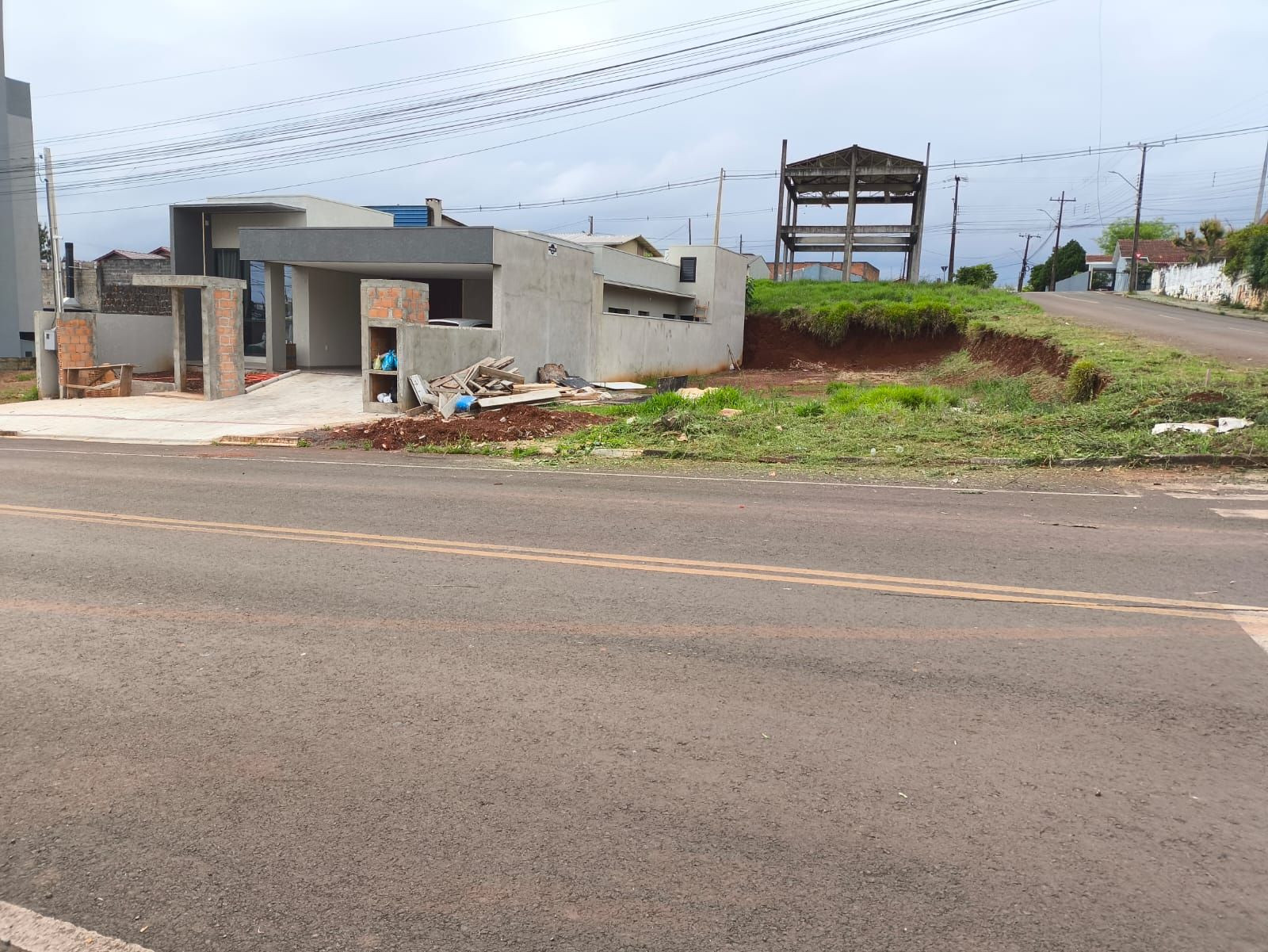 Vendo Excelente De Esquina no Loteamento Avenida, Bairro Ipiranga Marmeleiro PR.