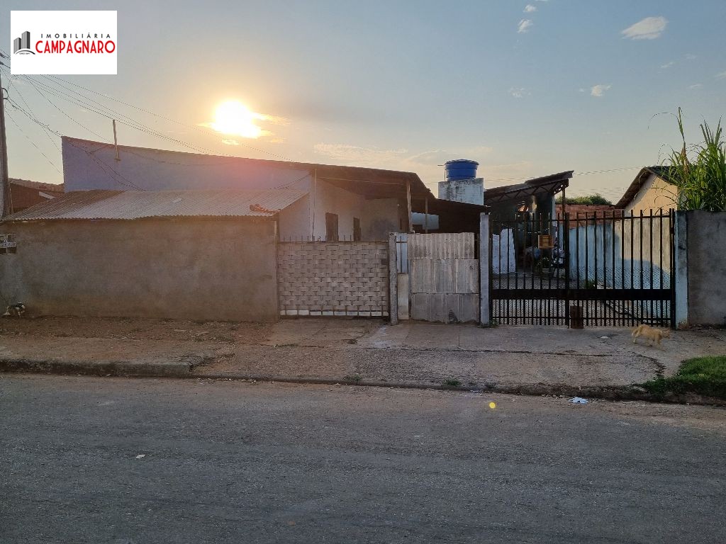 CASA + 2 KITINETES PARA VENDER