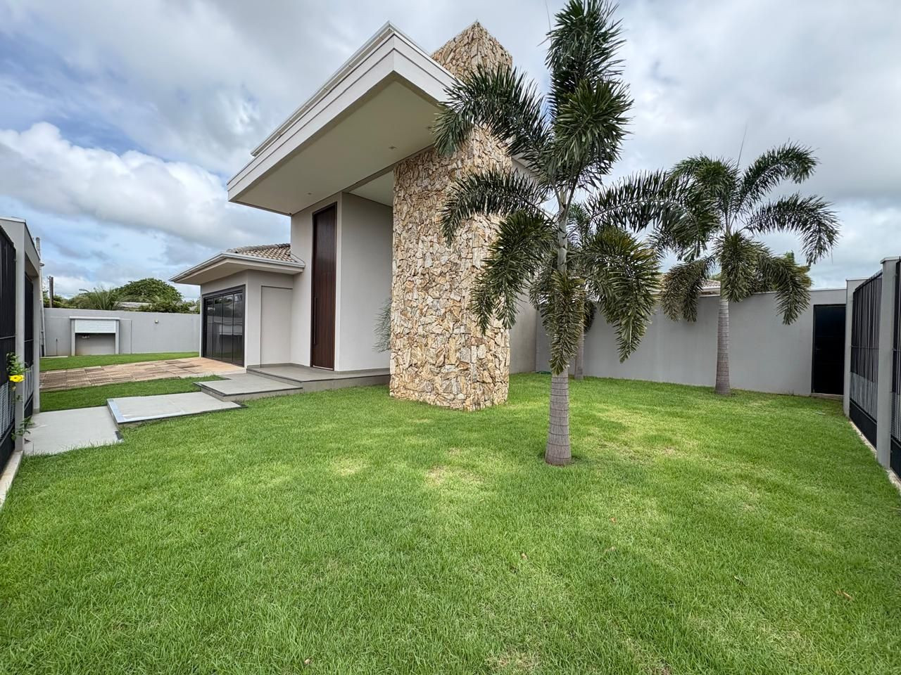 LINDA CASA A VENDA EM OTIMA LOCALIZAÇAO