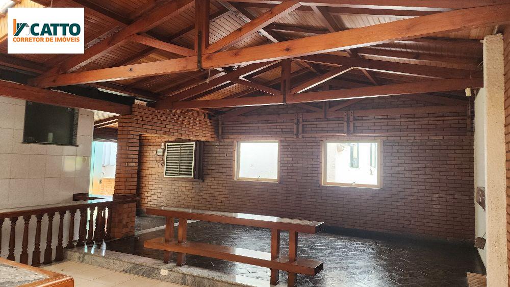OPORTUNIDADE DE NEGCIO: CASA DE 400 M, TERRENO DE 900 M, NO CENTRO F.BELTRO
