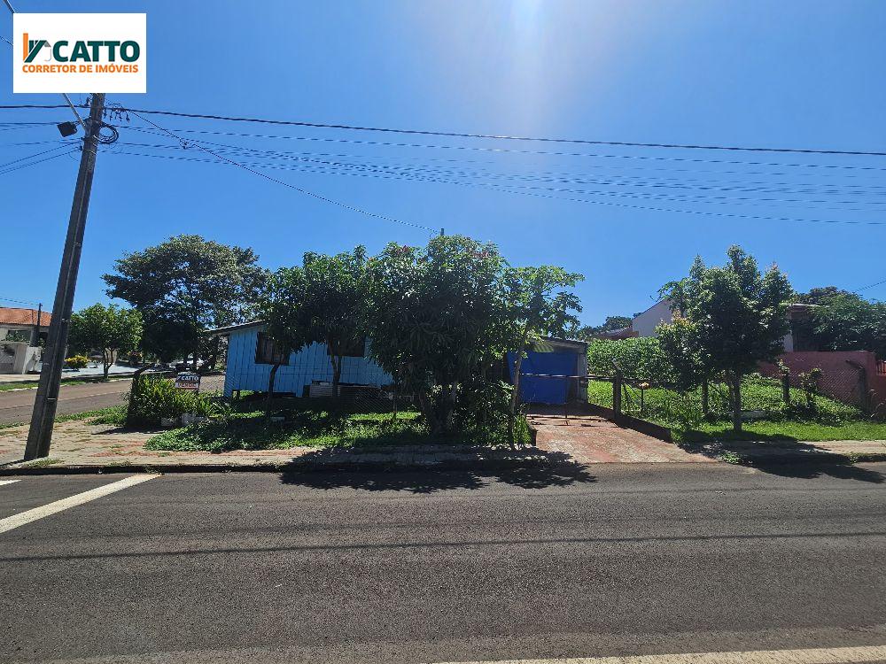 LOTE INTEIRO DE ESQUINA ,COM UMA CASA MISTA, A 03 QUADRAS DA AVENIDA DE S.I.O