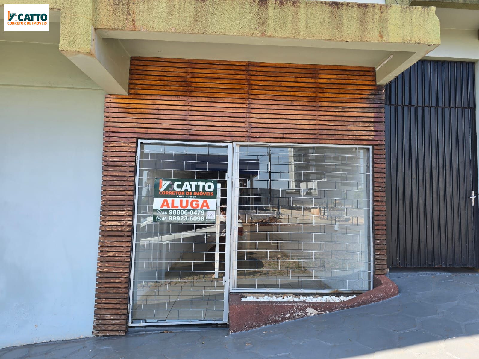 ALUGA-SE SALA COMERCIAL NO CENTRO DE SANTA IZABEL DO OESTE-PR.