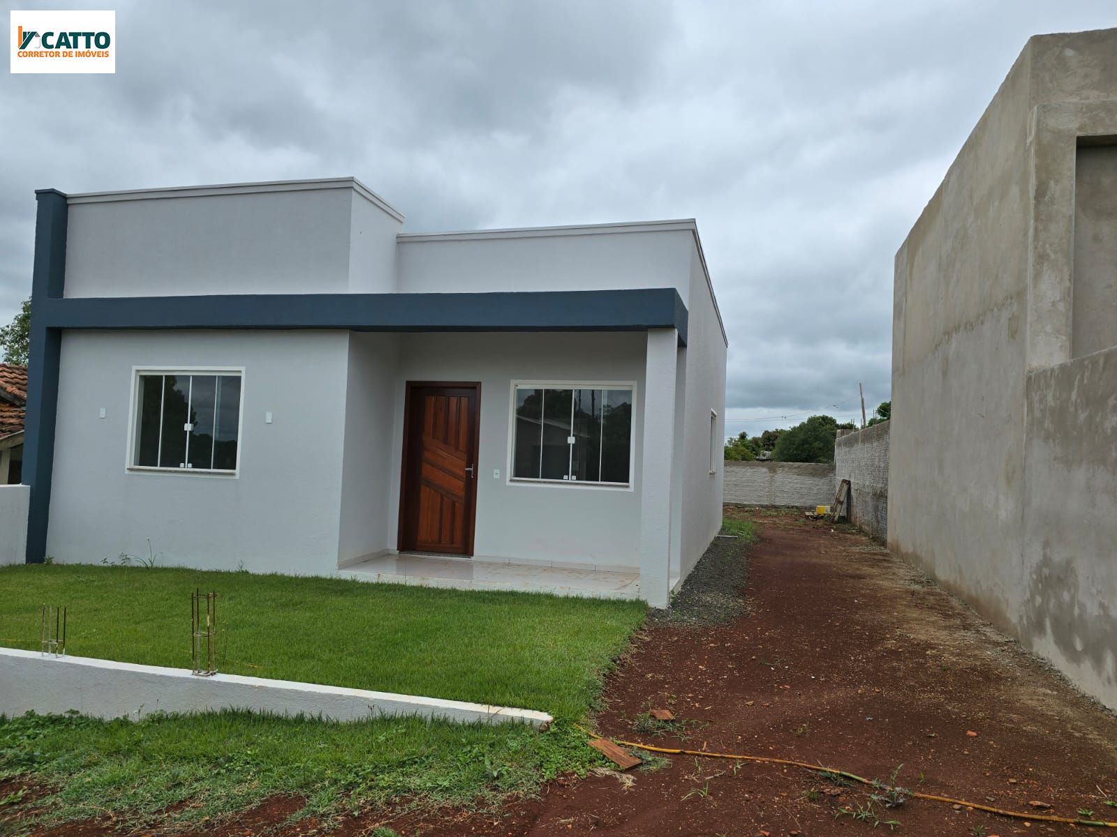 CASA NOVA  COM  LAGE RECEM CONTRUIDA  DE 70 m  PROXIMO AO HOSPITAL  EM SIO