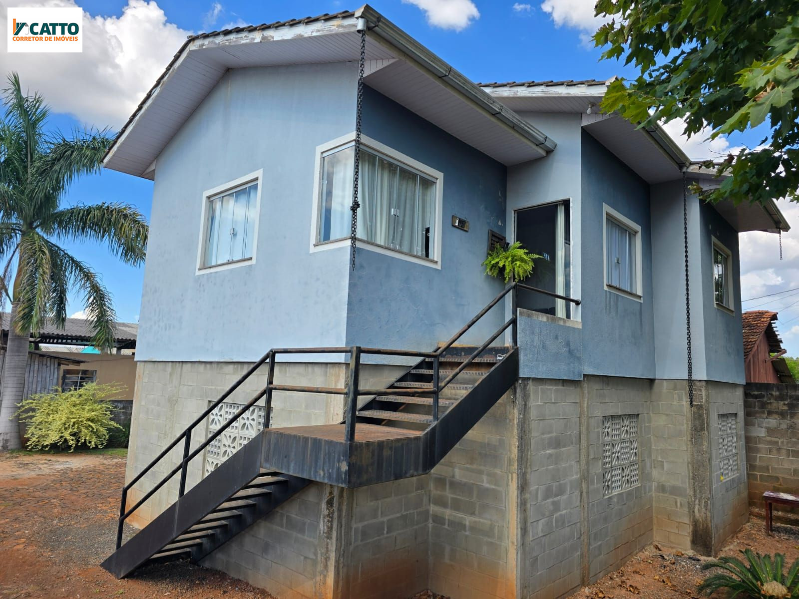 OPORTUNIDADE IMPERD�VEL, CASA EM FRENTE A APAE DE SANTA IZABEL DO OESTE - PR.