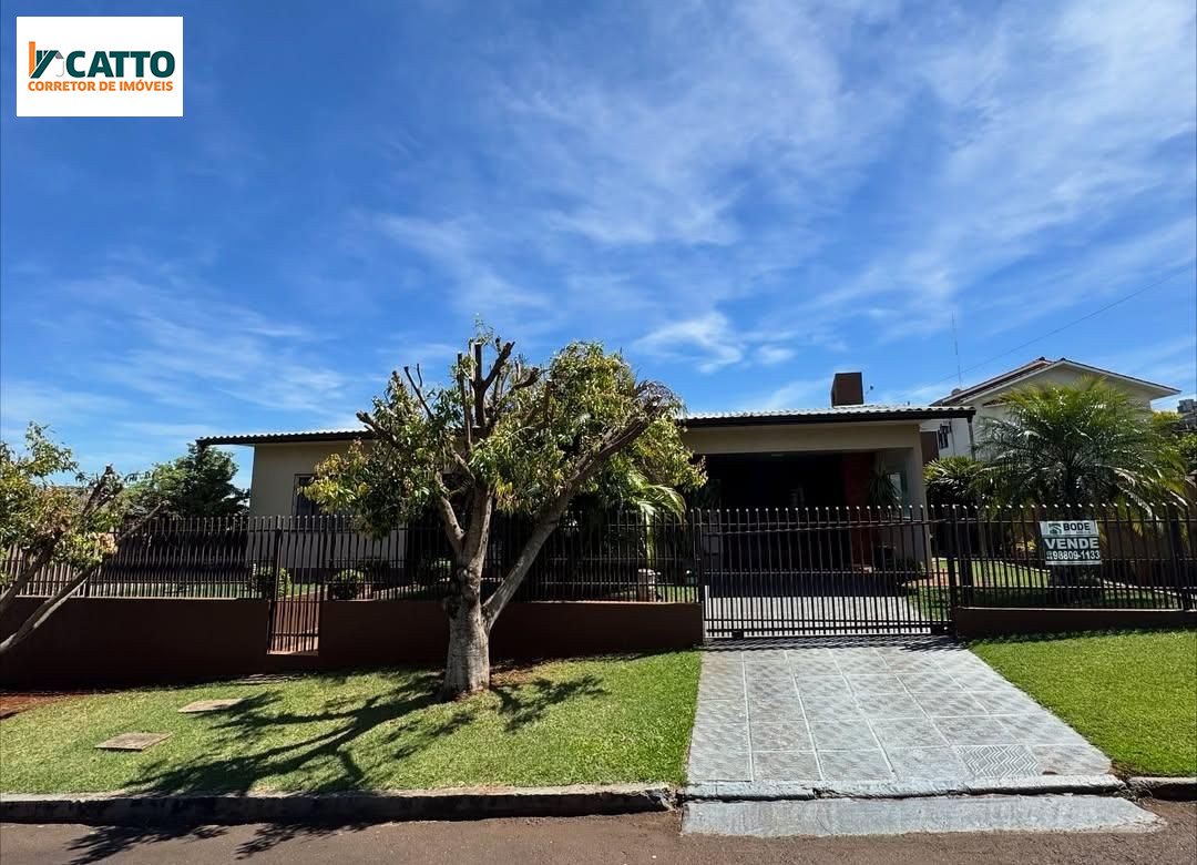LINDA CASA BEM LOCALIZADA, � 100 METROS DA PRA�A DAS PALMEIRAS! EM STA IZABEL!