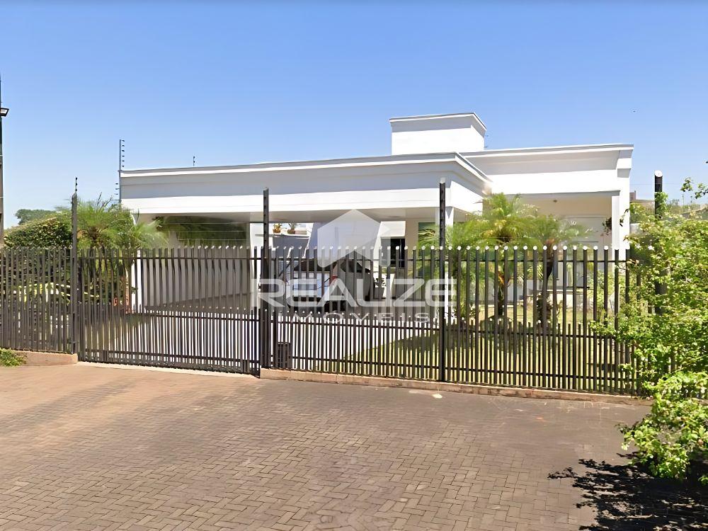Casa  venda no Polo Centro com Escritrio