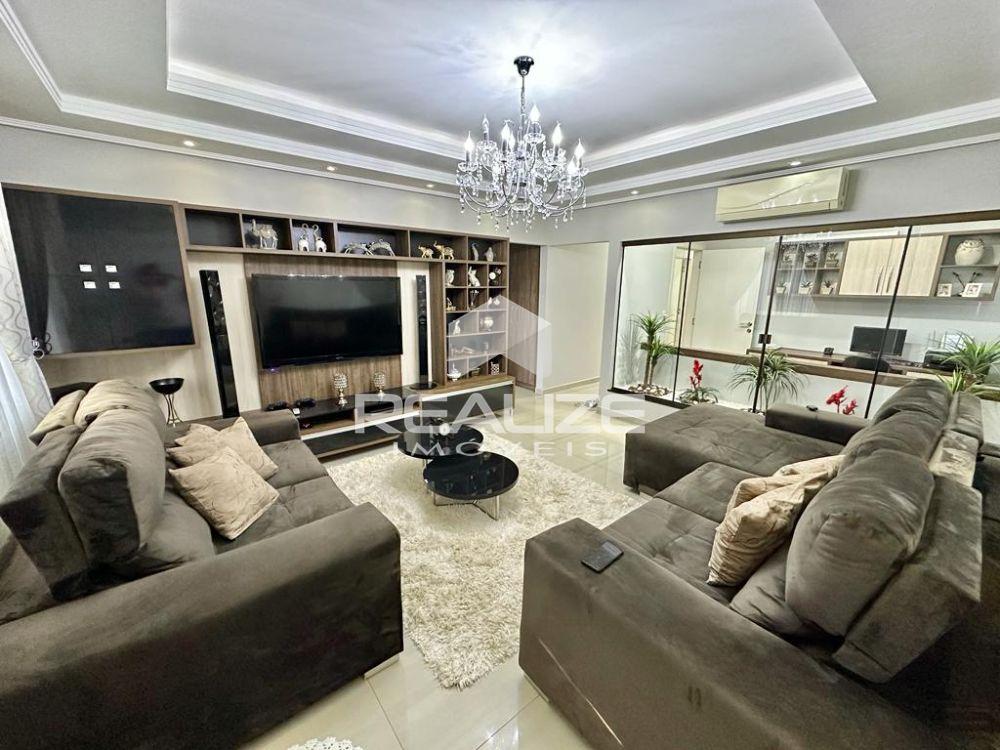 Sobrado à venda no Jardim Ipe com Sala Comercial