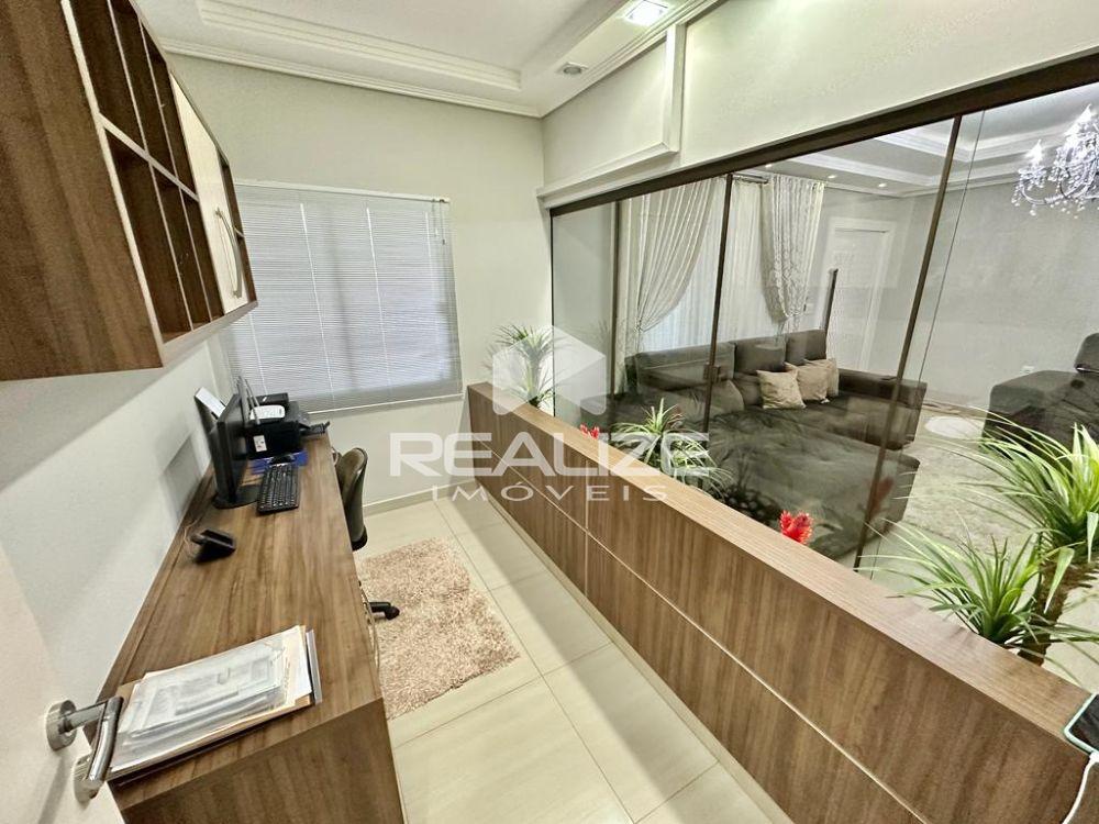 Sobrado à venda no Jardim Ipe com Sala Comercial