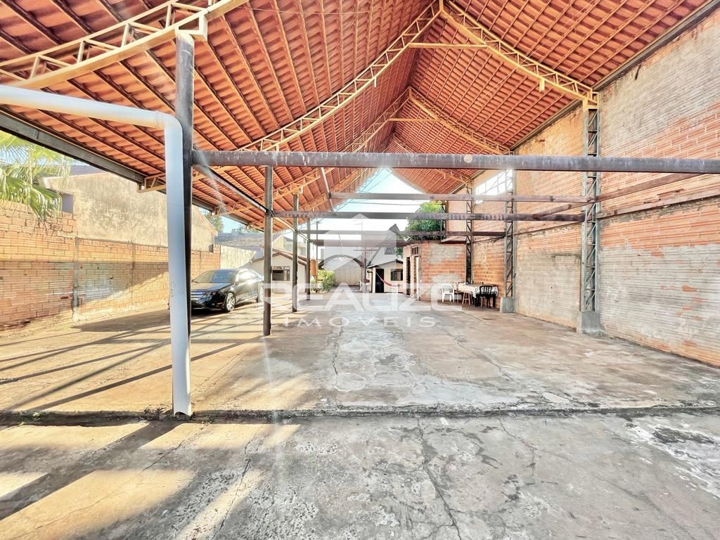 Casas + Barracão à venda no Jardim Estrela