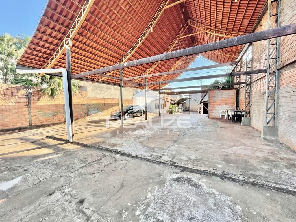 Casas + Barracão à venda no Jardim Estrela