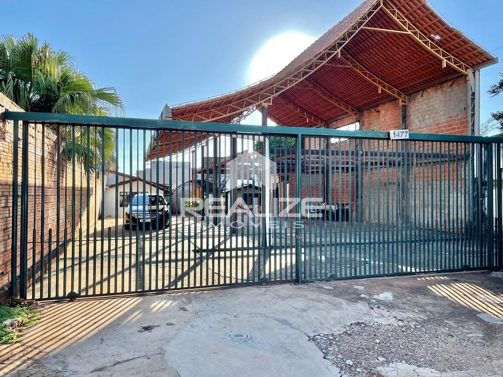 Casas + Barracão à venda no Jardim Estrela
