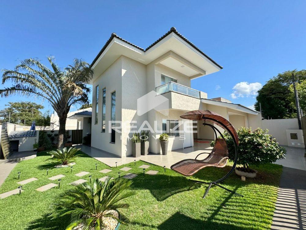 Sobrado à venda no Jardim Ipê com piscina 