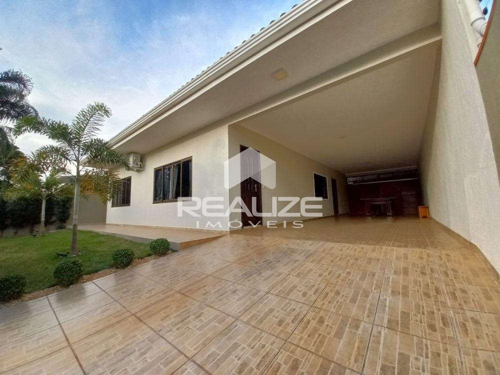 Casa à venda no Loteamento Bourbon com piscina 