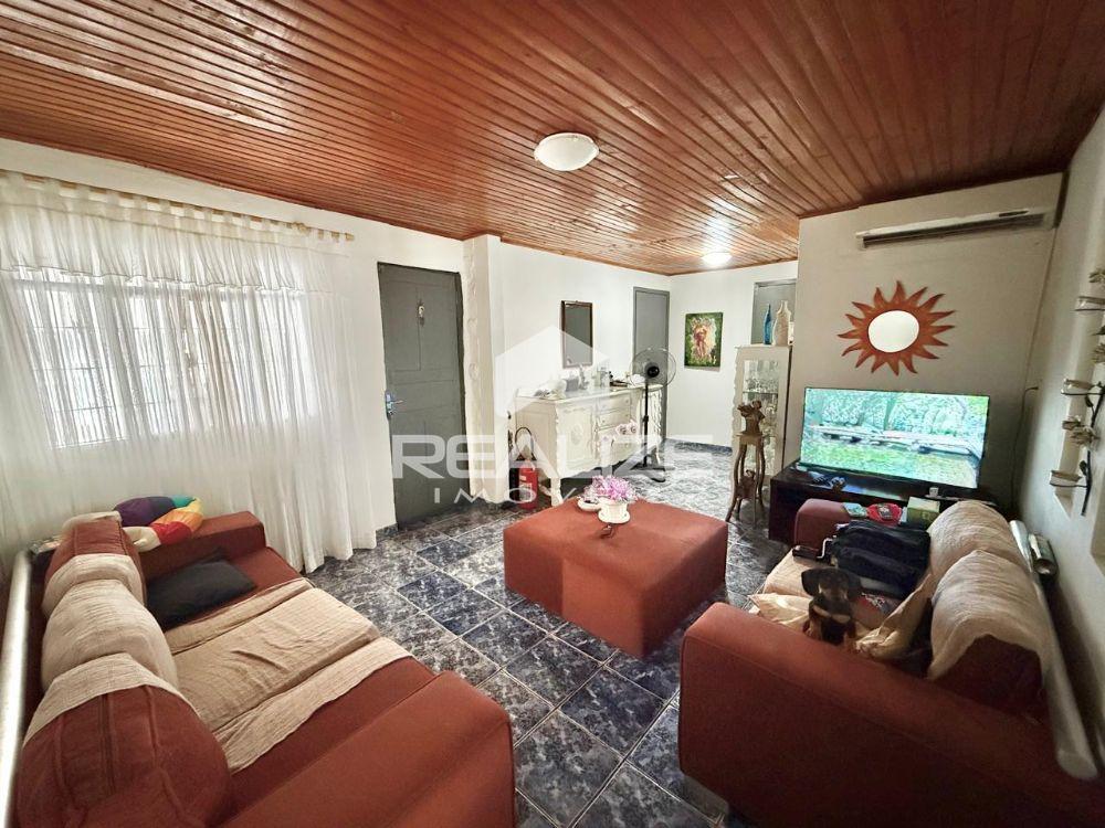 Casa à venda na Vila A 