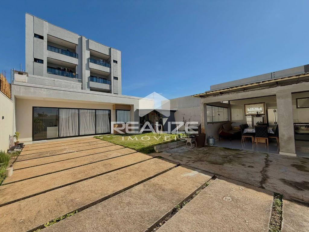 Casa à venda no Jardim Ipê IV com 2 quartos e amplo terreno