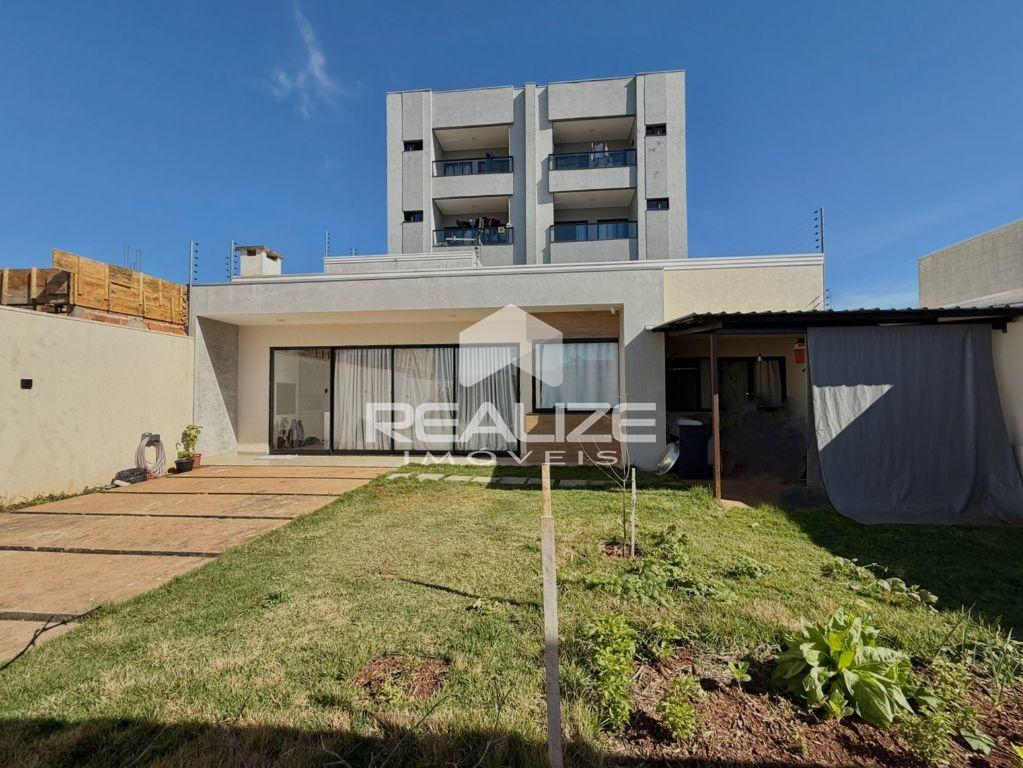 Casa à venda no Jardim Ipê IV com 2 quartos e amplo terreno