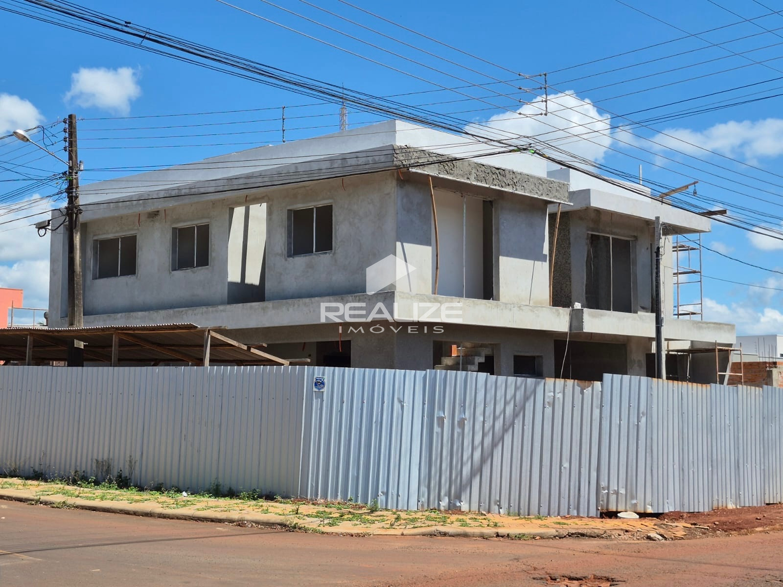 Sobrado de esquina à venda no Parque Presidente 