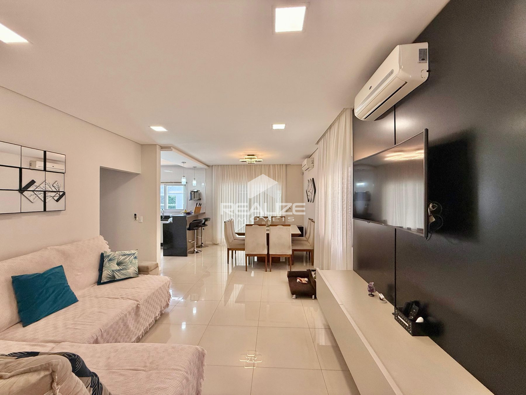 Casa mobiliada à venda no Condomínio Leonardo da Vinci com 3 Q...