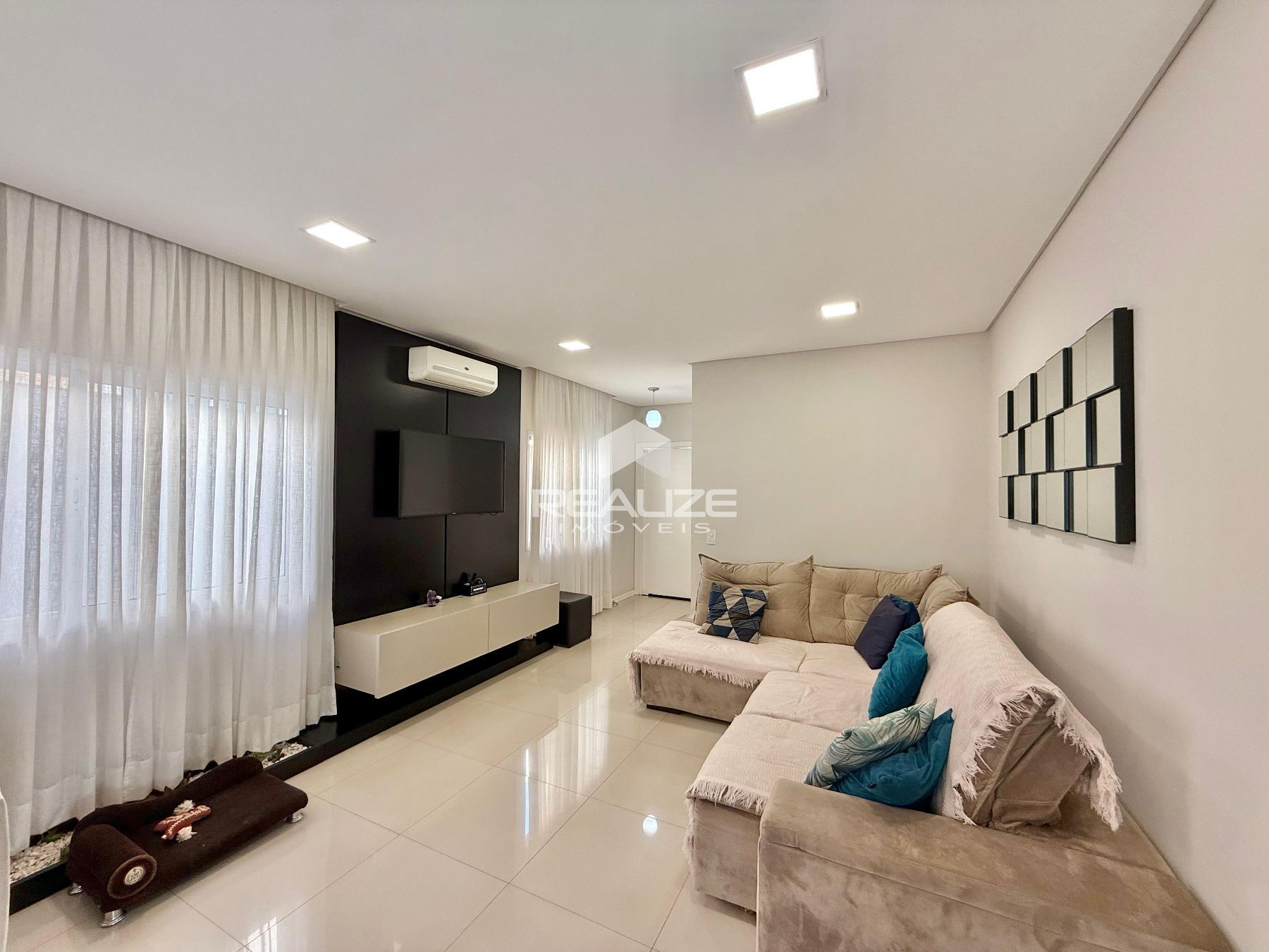 Casa mobiliada à venda no Condomínio Leonardo da Vinci com 3 Q...