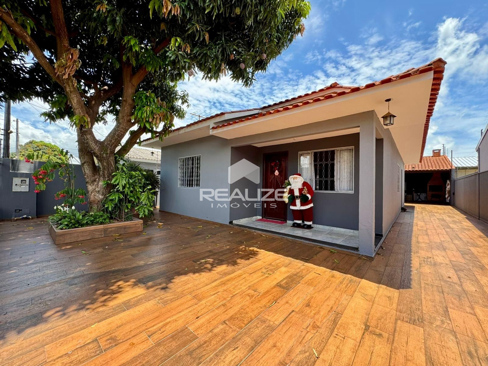 Casa à venda no Jardim Ipê 1 com 3 Quartos  