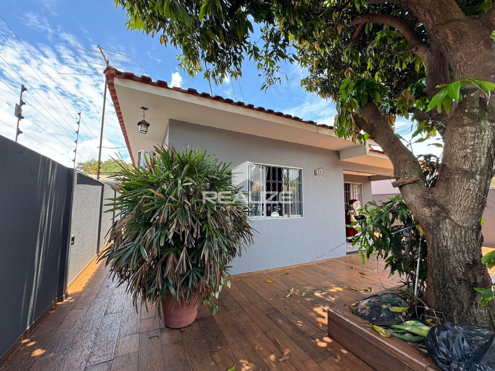 Casa à venda no Jardim Ipê 1 com 3 Quartos  