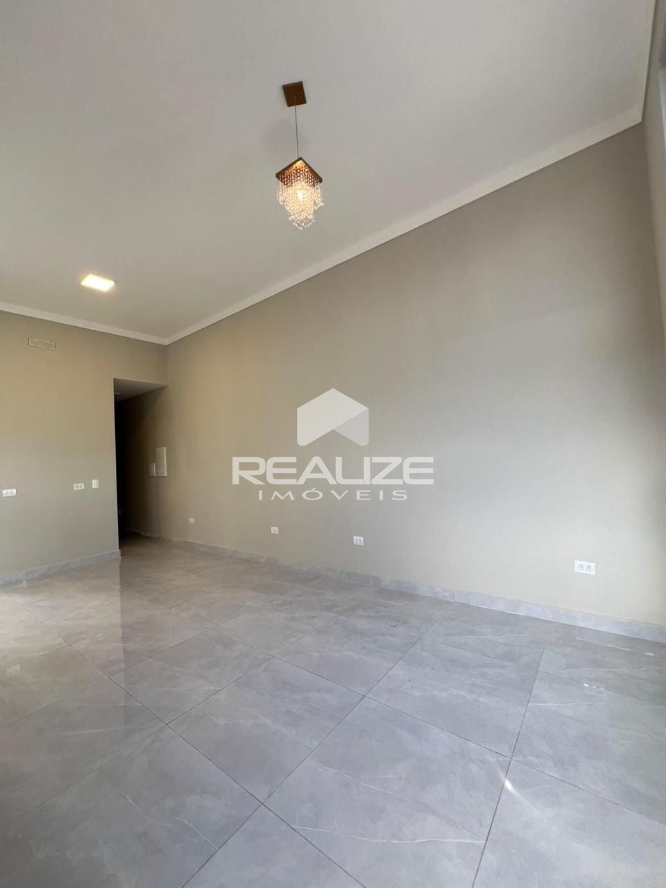 Casa à venda no Jardim Santiago com 2 Quartos (1 suíte).