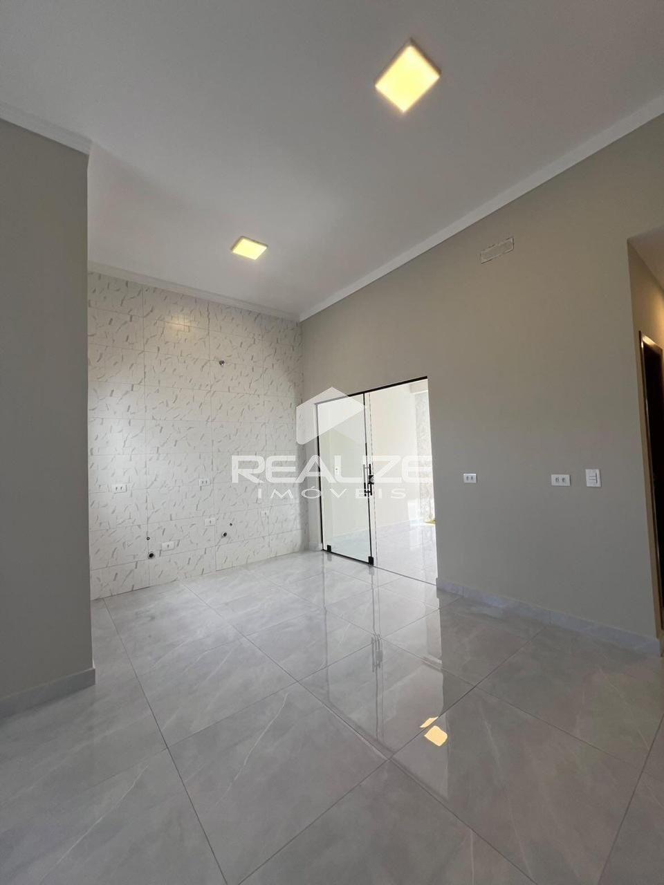 Casa à venda no Jardim Santiago com 2 Quartos (1 suíte).