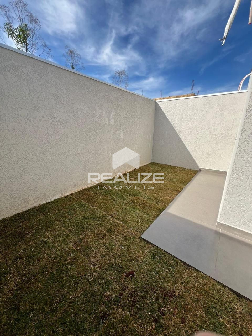 Casa venda no Jardim Santiago com 2 Quartos (1 sute).