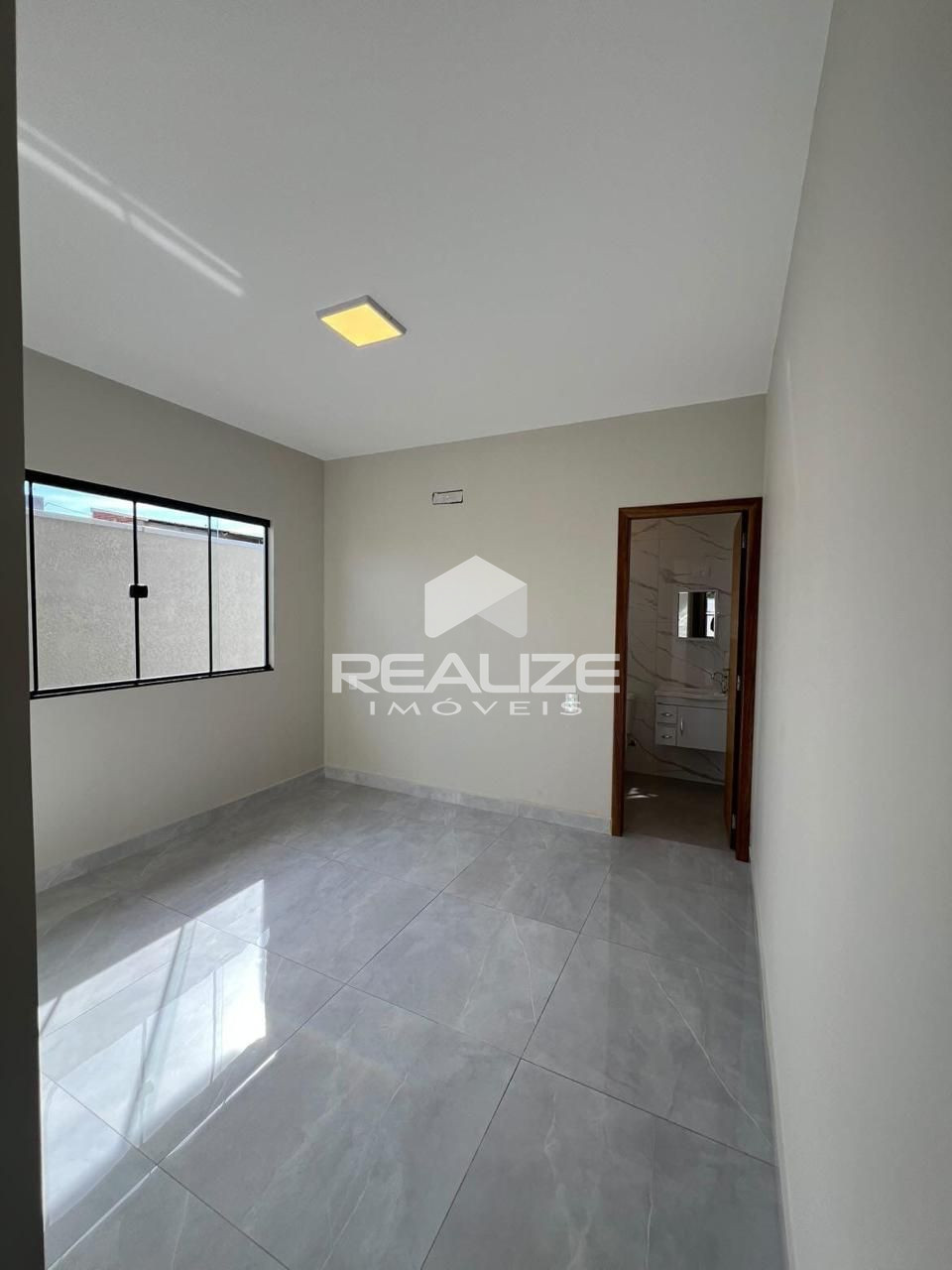 Casa venda no Jardim Santiago com 2 Quartos (1 sute).