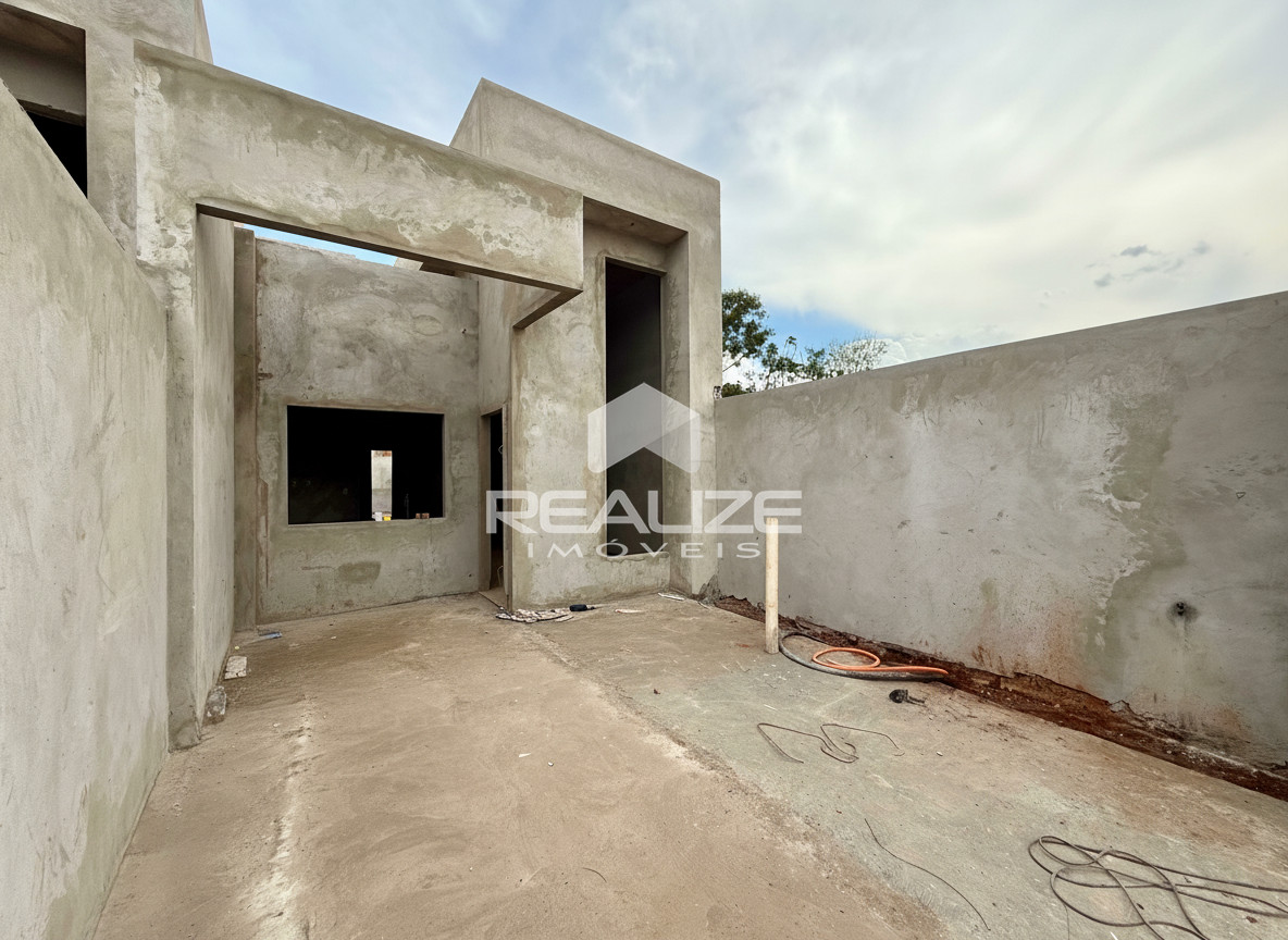 Casa à venda no Bairro Irio Holler 2 Quartos (1 Suíte).