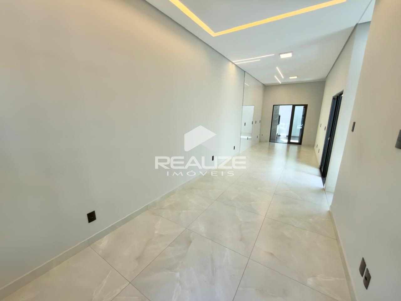 Casa à venda na Vila Yolanda com 3 Quartos (1 Suite).