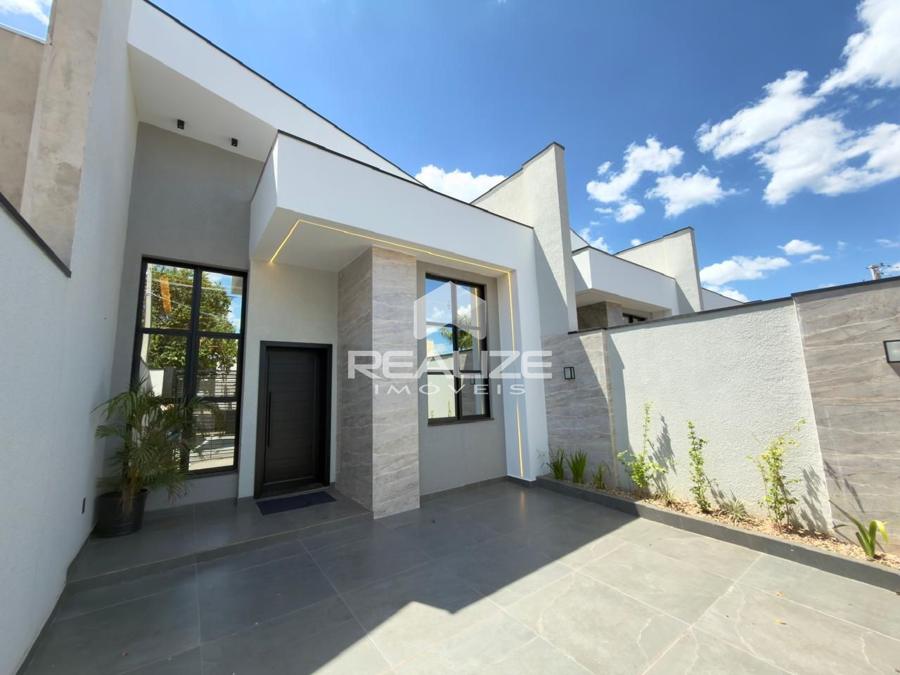 Casa à venda na Vila Yolanda com 2 Quartos (1 Suite).