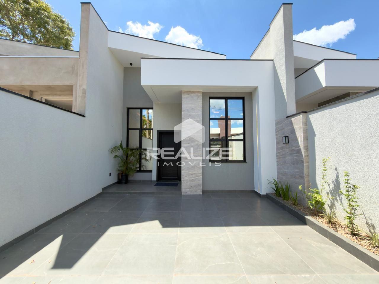 Casa à venda na Vila Yolanda com 2 Quartos (1 Suite).