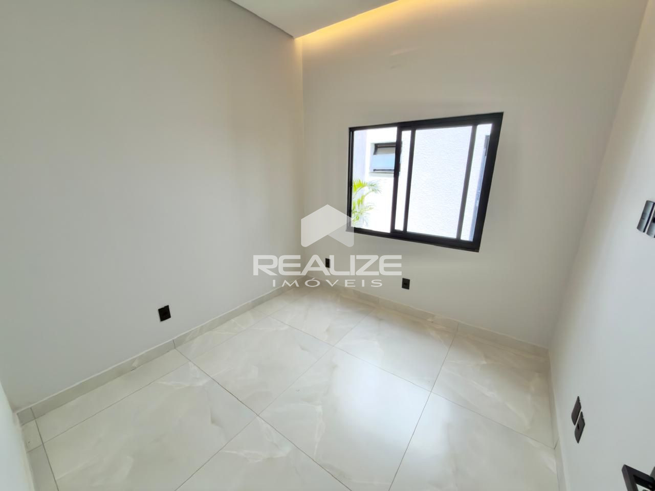 Casa venda na Vila Yolanda com 2 Quartos (1 Suite).