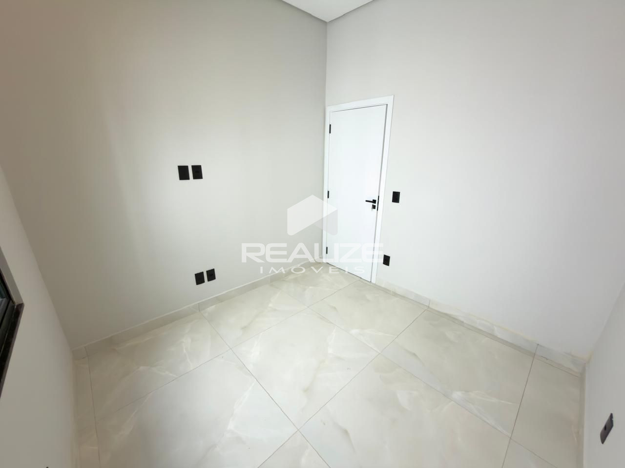 Casa venda na Vila Yolanda com 2 Quartos (1 Suite).