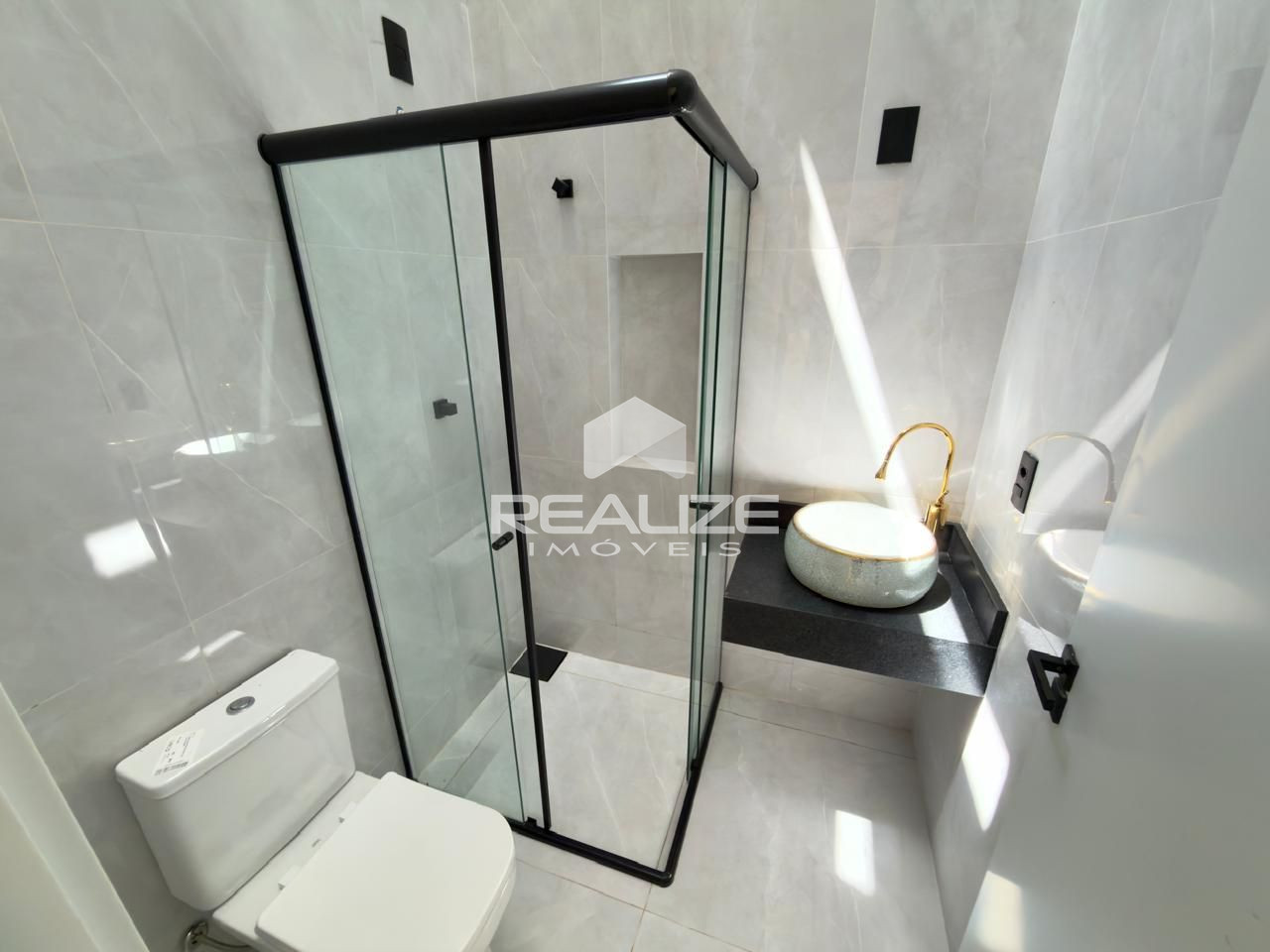 Casa venda na Vila Yolanda com 2 Quartos (1 Suite).