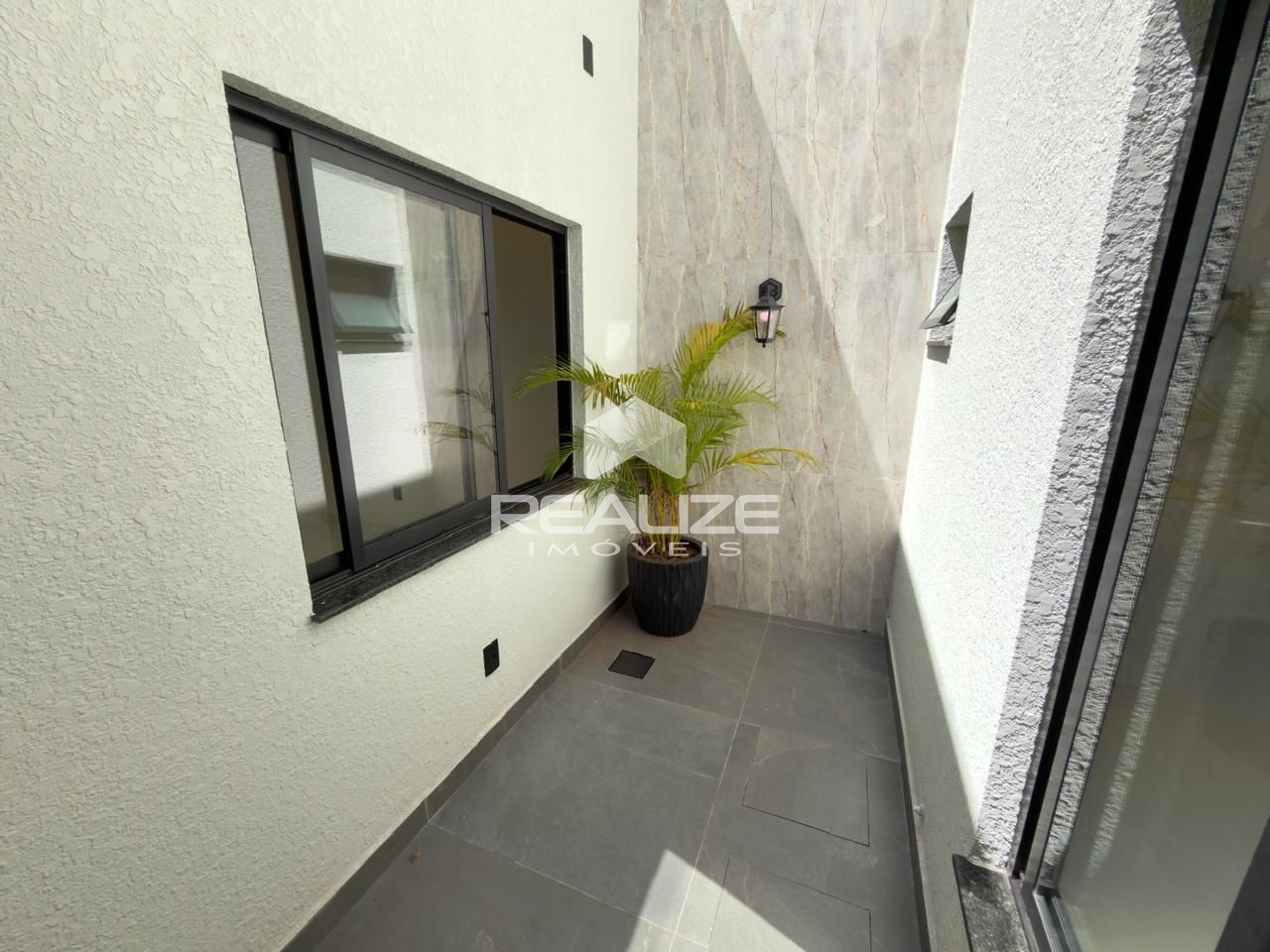 Casa venda na Vila Yolanda com 2 Quartos (1 Suite).