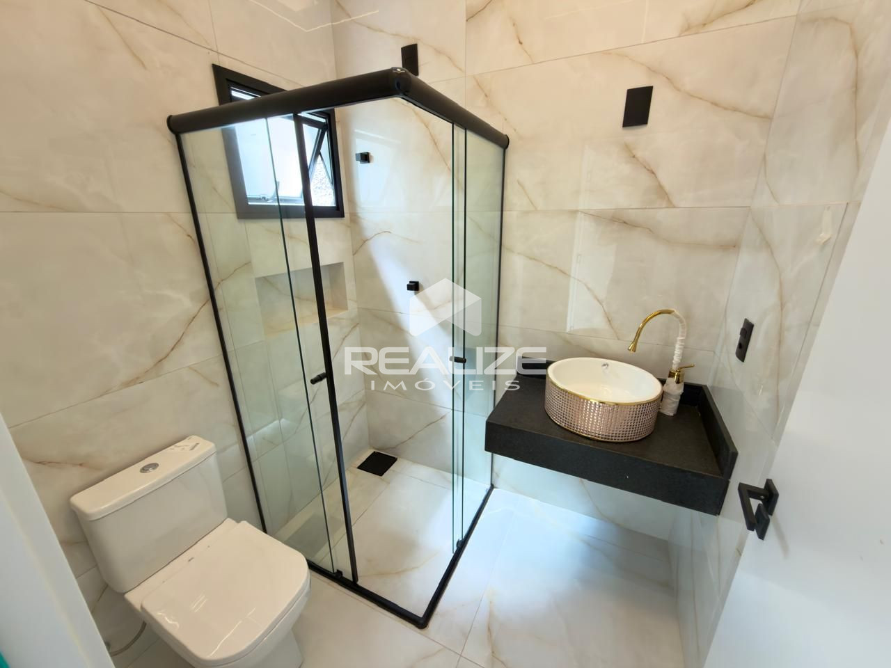 Casa venda na Vila Yolanda com 2 Quartos (1 Suite).