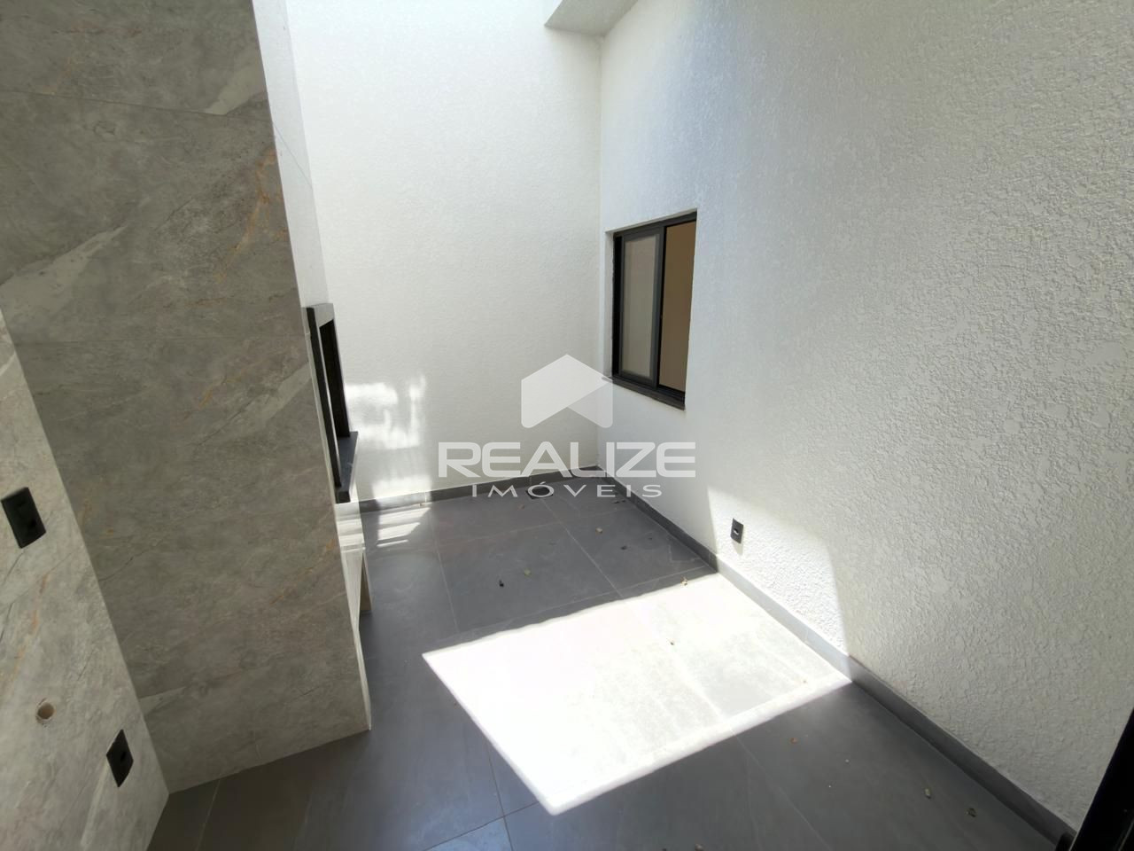 Casa venda na Vila Yolanda com 2 Quartos (1 Suite).