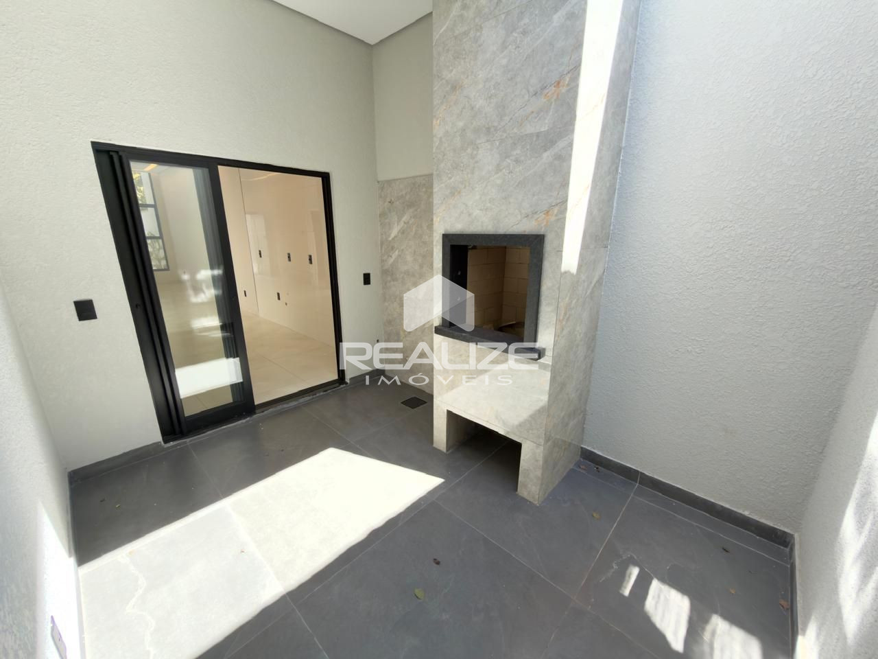 Casa venda na Vila Yolanda com 2 Quartos (1 Suite).