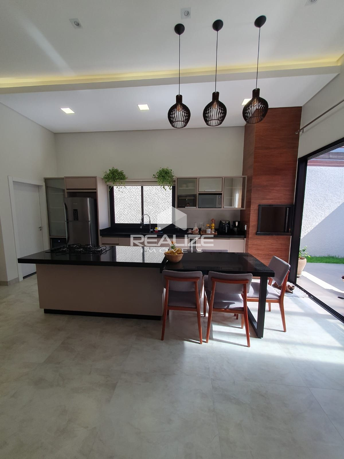 Casa à venda no Jardim Ipê 4 com 3 quartos (1 Suíte Master).