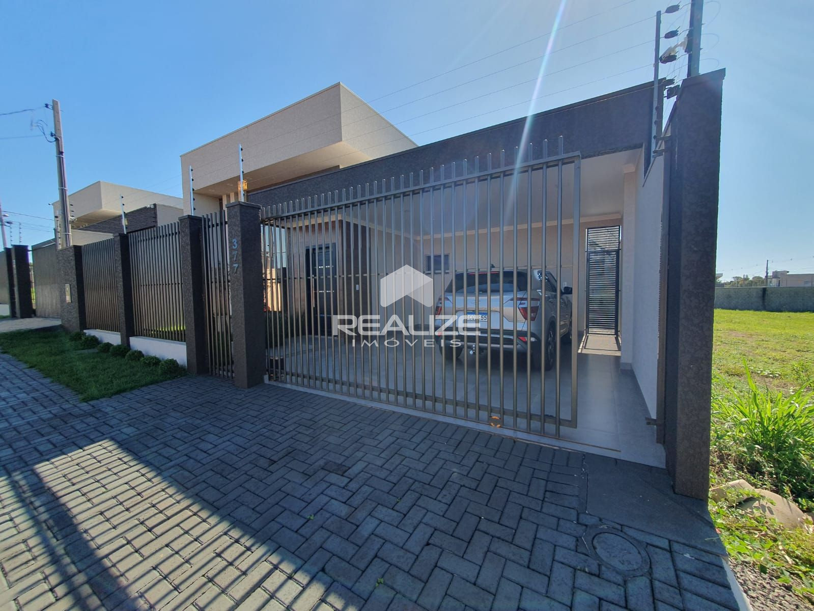 Casa à venda no Jardim Ipê 4 com 3 quartos (1 Suíte Master).