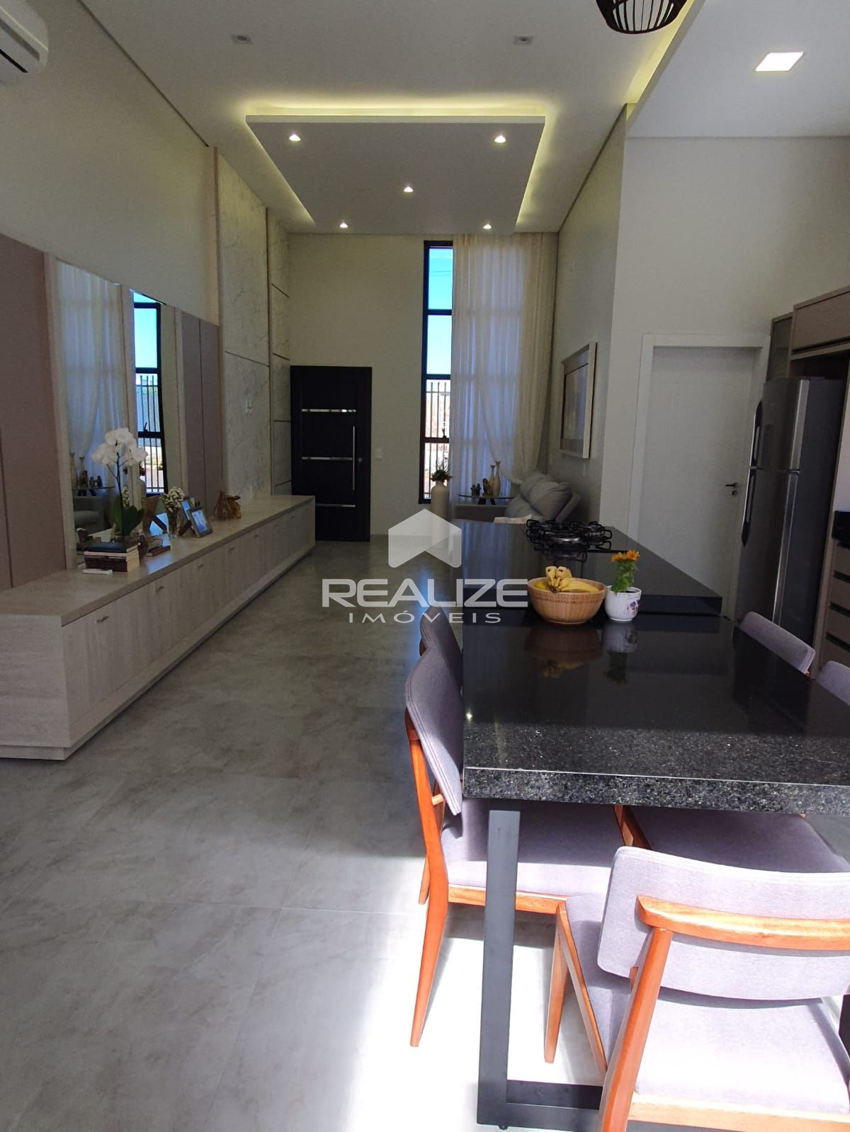 Casa à venda no Jardim Ipê 4 com 3 quartos (1 Suíte Master).