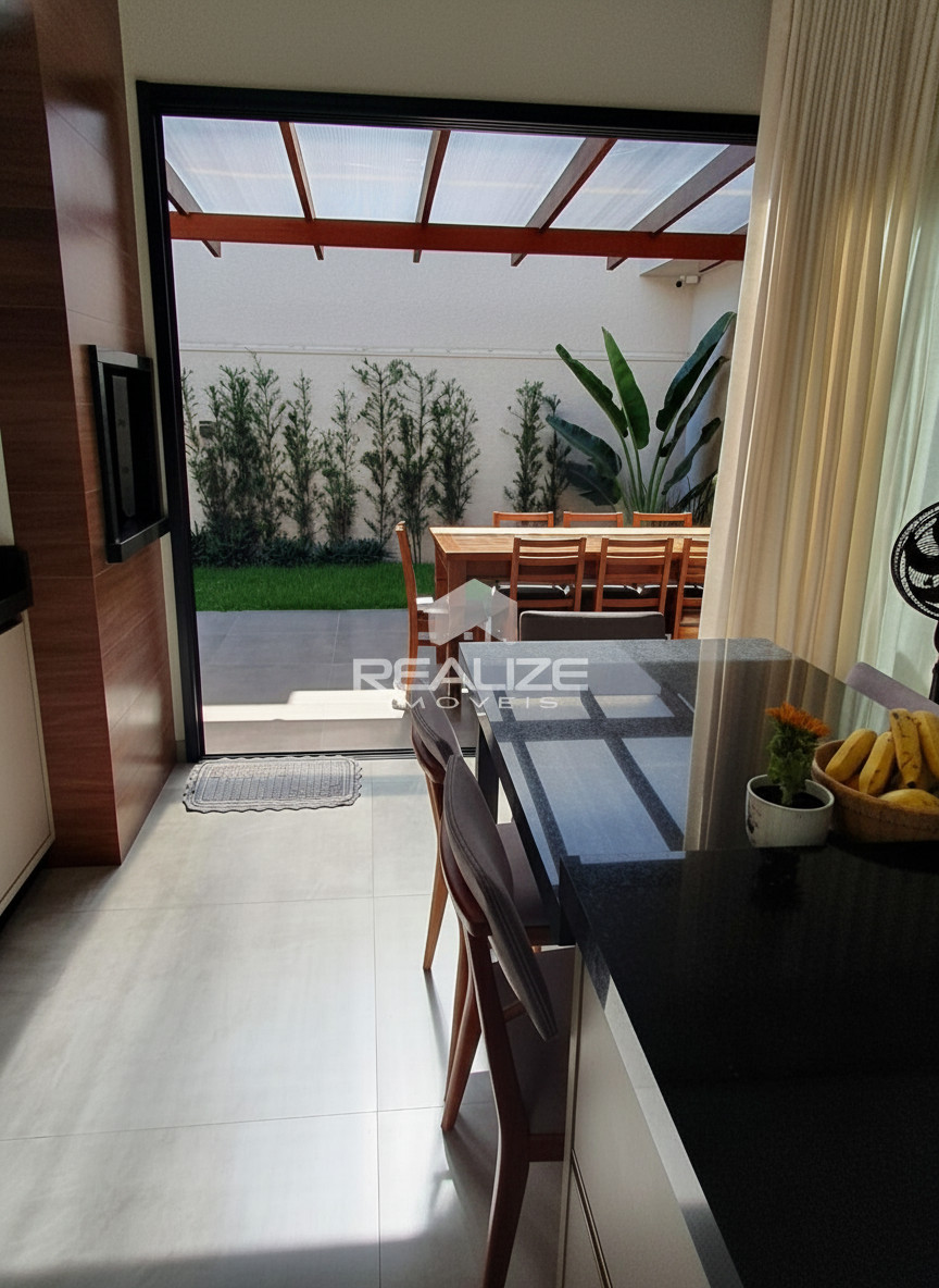 Casa à venda no Jardim Ipê 4 com 3 quartos (1 Suíte Master).