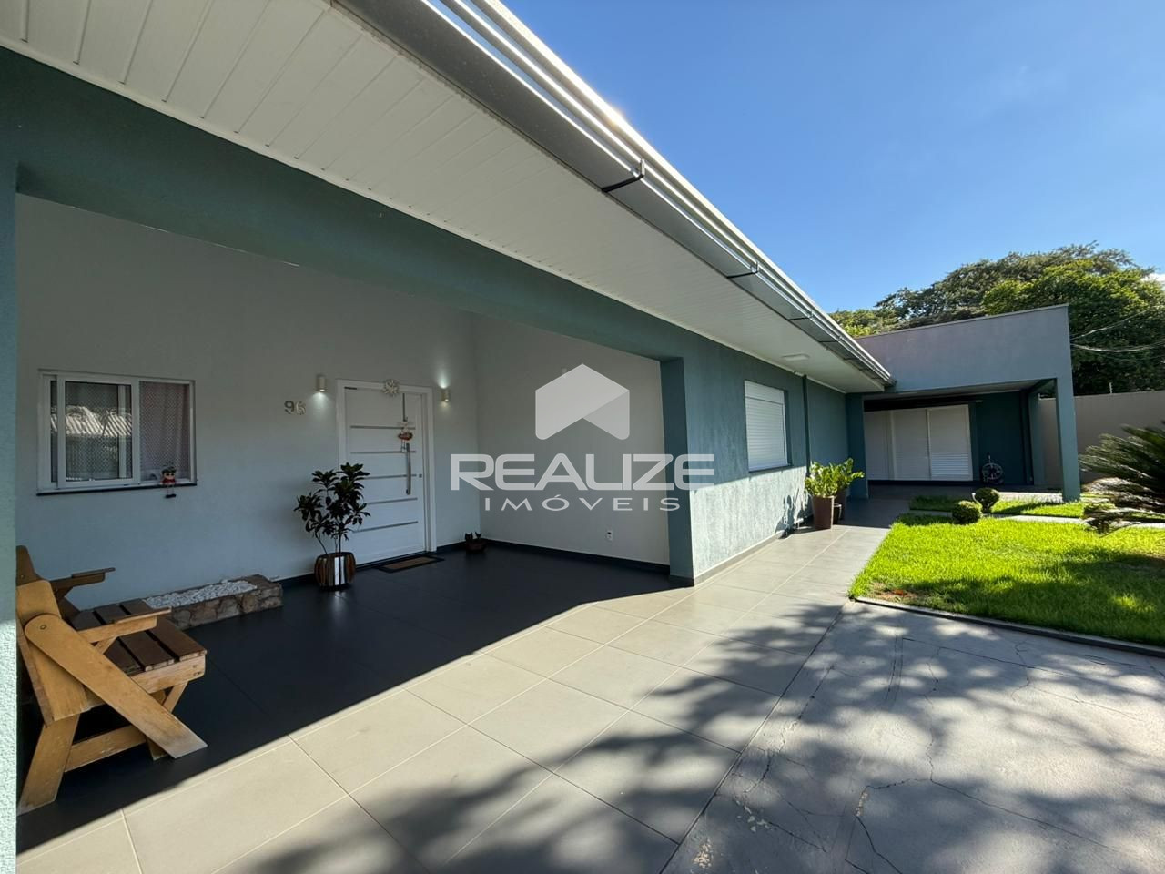 Casa na Vila A com 3 quartos (1 suíte), piscina e amplo terreno.