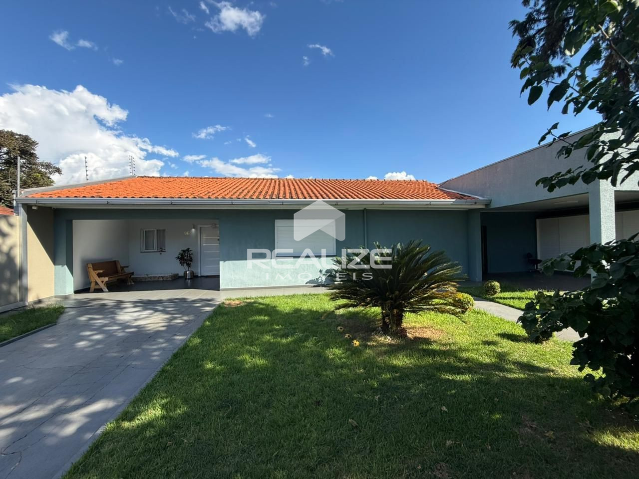 Casa na Vila A com 3 quartos (1 suíte), piscina e amplo terreno.