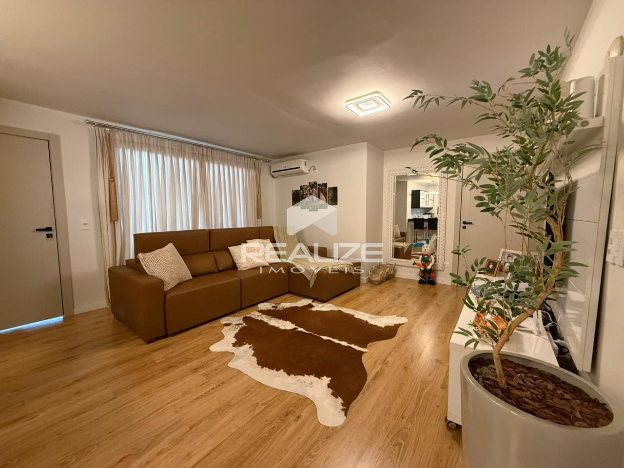 Casa na Vila A com 3 quartos (1 suíte), piscina e amplo terreno.